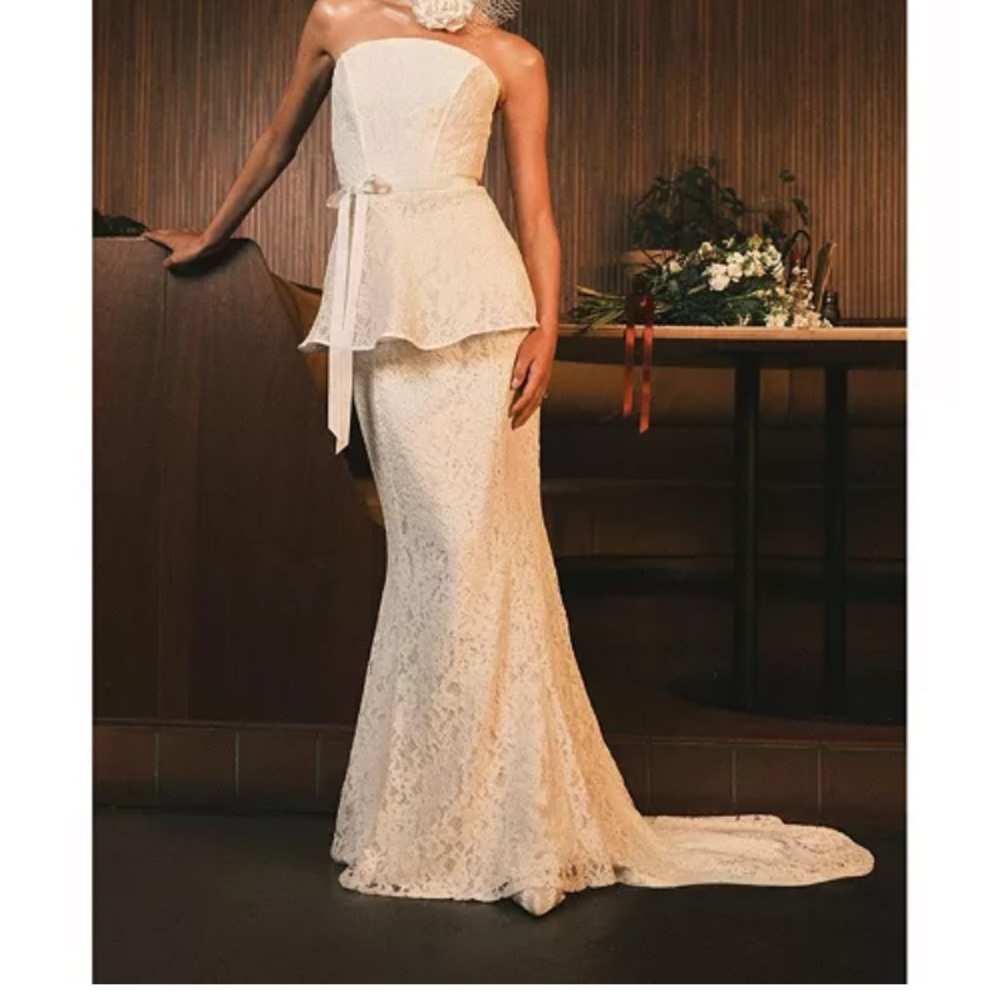Peplum Lace Wedding Set - Picture 4 of 5